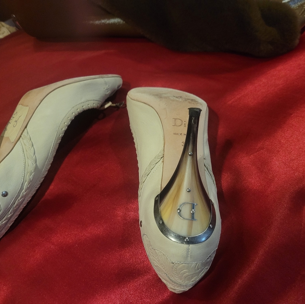 Elegant Cream High Heels - Picture 10 of 10